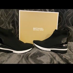 Michael Kors Skyler Sneaker size 9